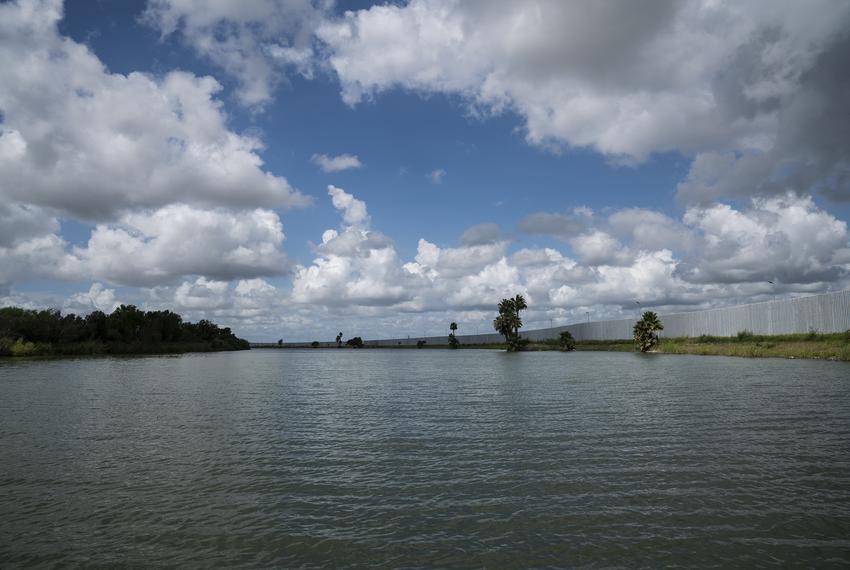 Privately funded border wall in Texas at risk of falling if it’s not fixed The Texas Tribune